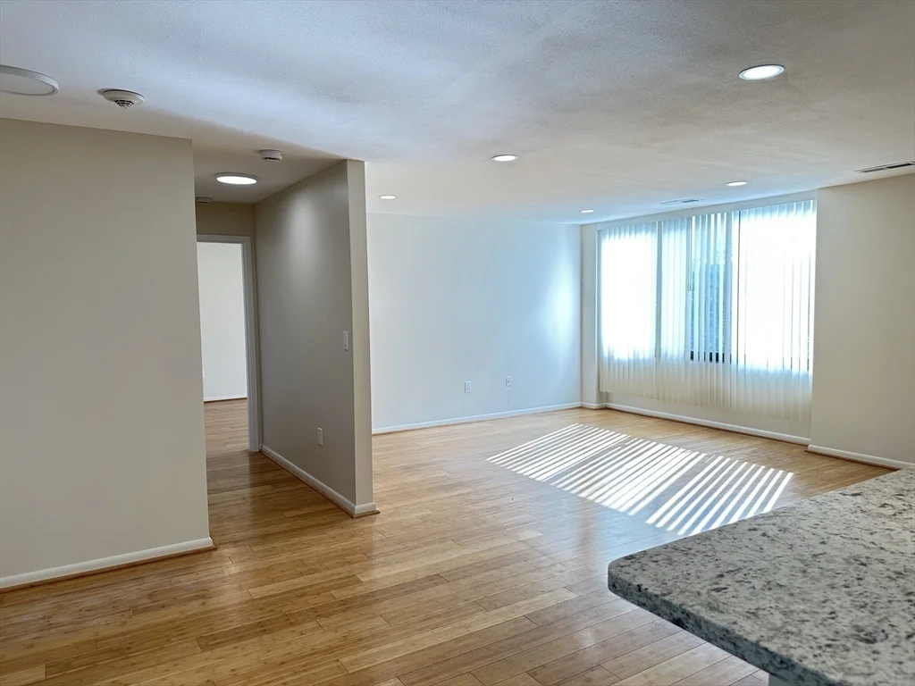 1 bed, 1 bath apartment for rent at 1004 Paradise Rd Unit 1-K, Swampscott — photo 9 of 25
