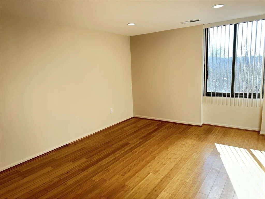 1 bed, 1 bath apartment for rent at 1004 Paradise Rd Unit 1-K, Swampscott — photo 16 of 25