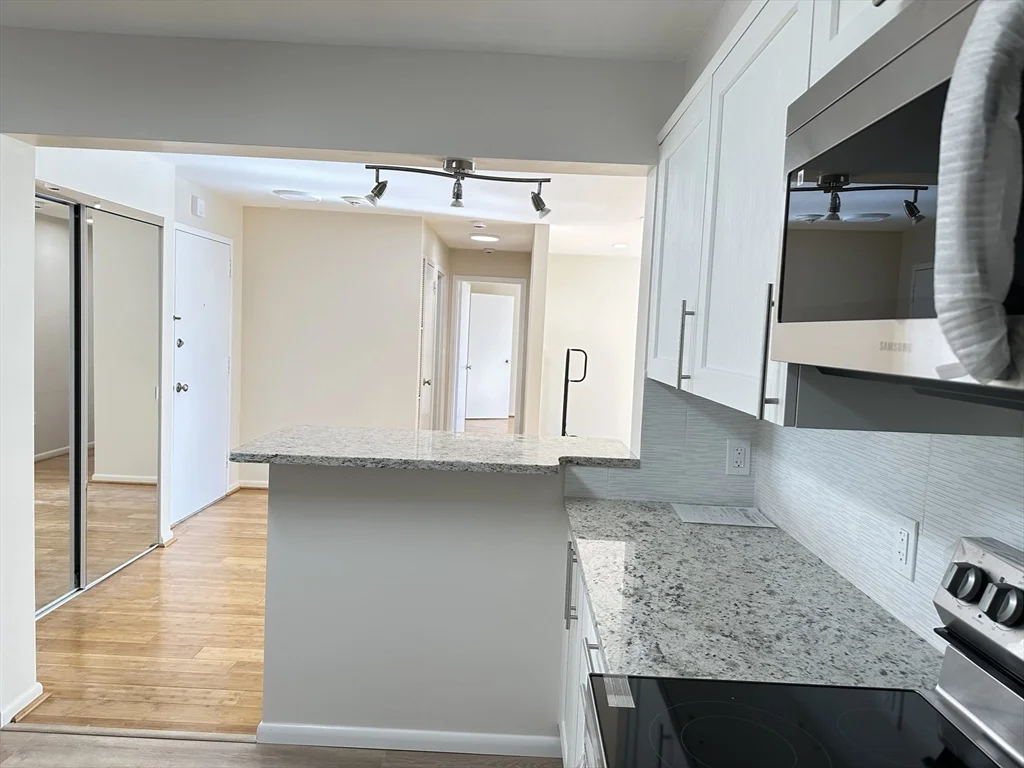 1 bed, 1 bath apartment for rent at 1004 Paradise Rd Unit 1-K, Swampscott — photo 5 of 25