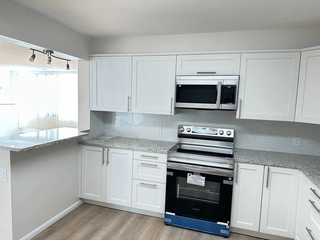 1 bed, 1 bath apartment for rent at 1004 Paradise Rd Unit 1-K, Swampscott — photo 7 of 25