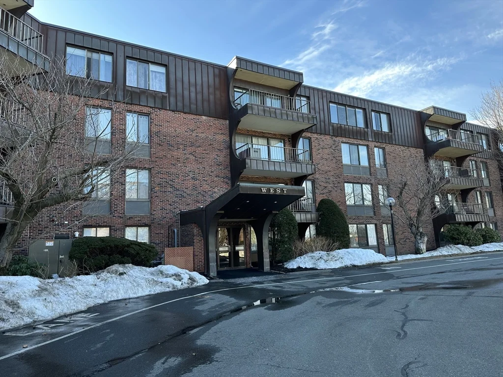 1 bed, 1 bath apartment for rent at 1004 Paradise Rd Unit 1-K, Swampscott
