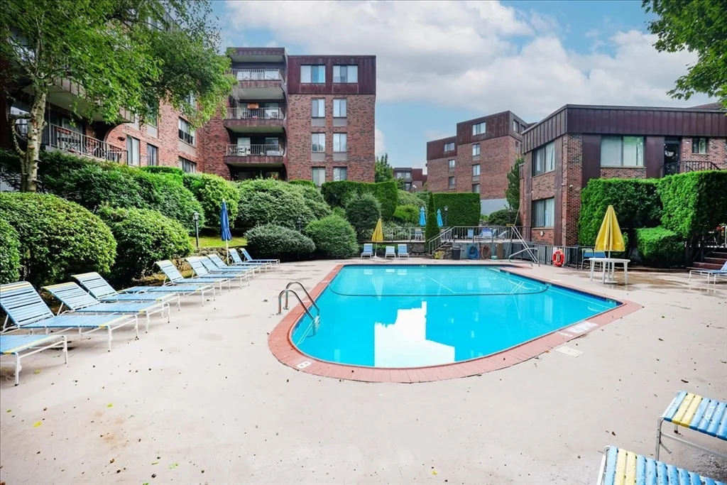 1 bed, 1 bath apartment for rent at 1004 Paradise Rd Unit 1L, Swampscott — photo 8 of 27