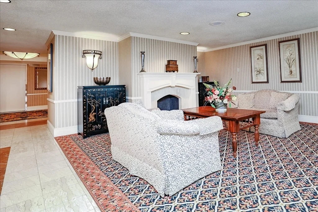 1 bed, 1 bath apartment for rent at 1004 Paradise Rd Unit 1L, Swampscott — photo 11 of 27