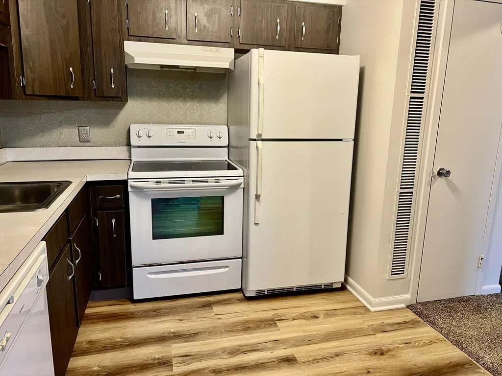 1 bed, 1 bath apartment for rent at 1004 Paradise Rd Unit 1L, Swampscott — photo 17 of 27