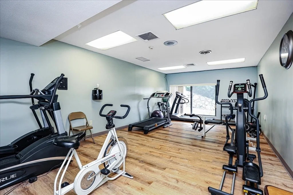 1 bed, 1 bath apartment for rent at 1004 Paradise Rd Unit 1L, Swampscott — photo 6 of 27