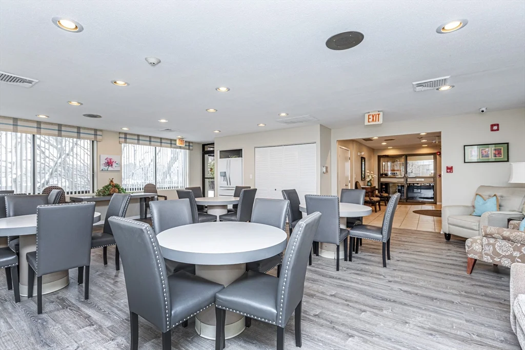 1 bed, 1 bath apartment for rent at 1004 Paradise Rd Unit 1L, Swampscott — photo 5 of 27