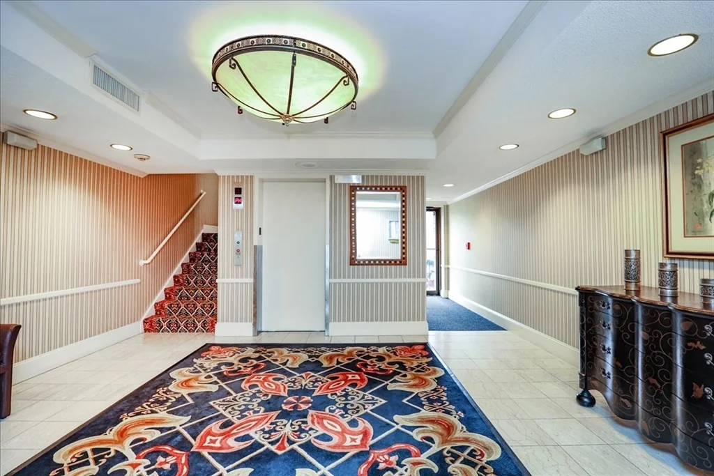 1 bed, 1 bath apartment for rent at 1004 Paradise Rd Unit 1L, Swampscott — photo 12 of 27