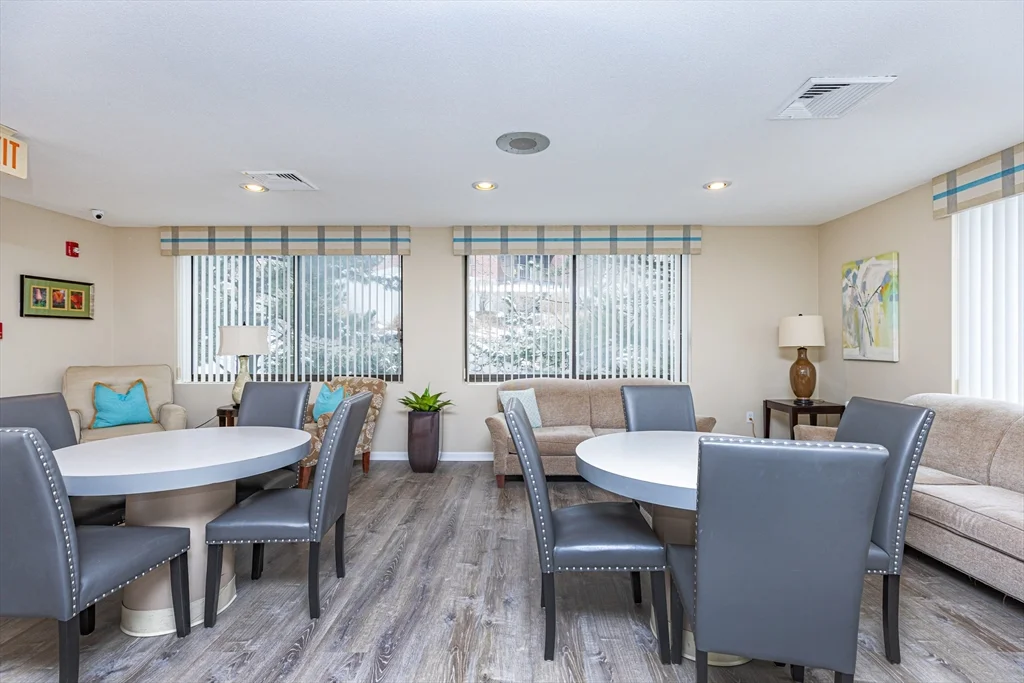 1 bed, 1 bath apartment for rent at 1004 Paradise Rd Unit 1L, Swampscott — photo 4 of 27