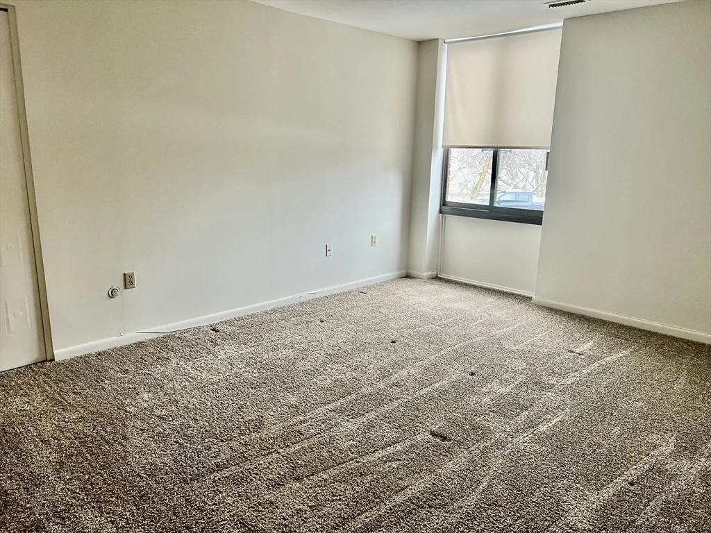 1 bed, 1 bath apartment for rent at 1004 Paradise Rd Unit 1L, Swampscott — photo 25 of 27