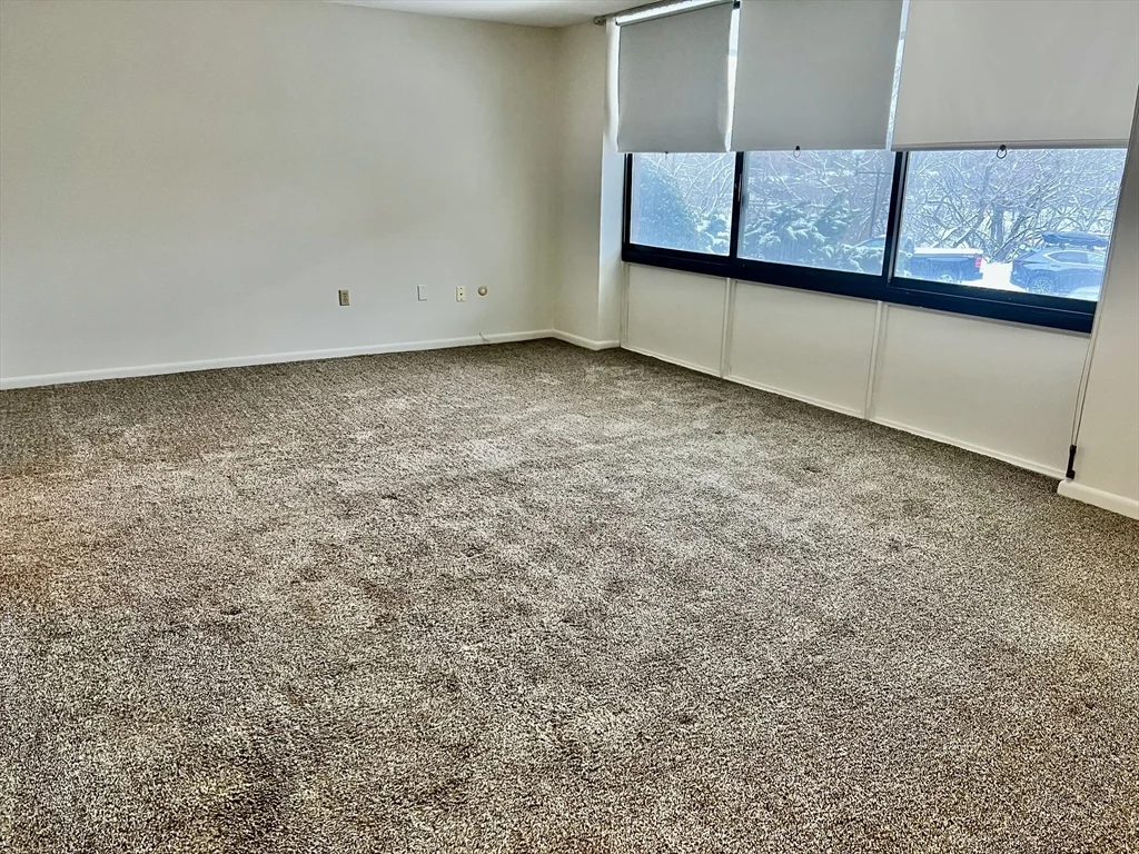 1 bed, 1 bath apartment for rent at 1004 Paradise Rd Unit 1L, Swampscott — photo 15 of 27