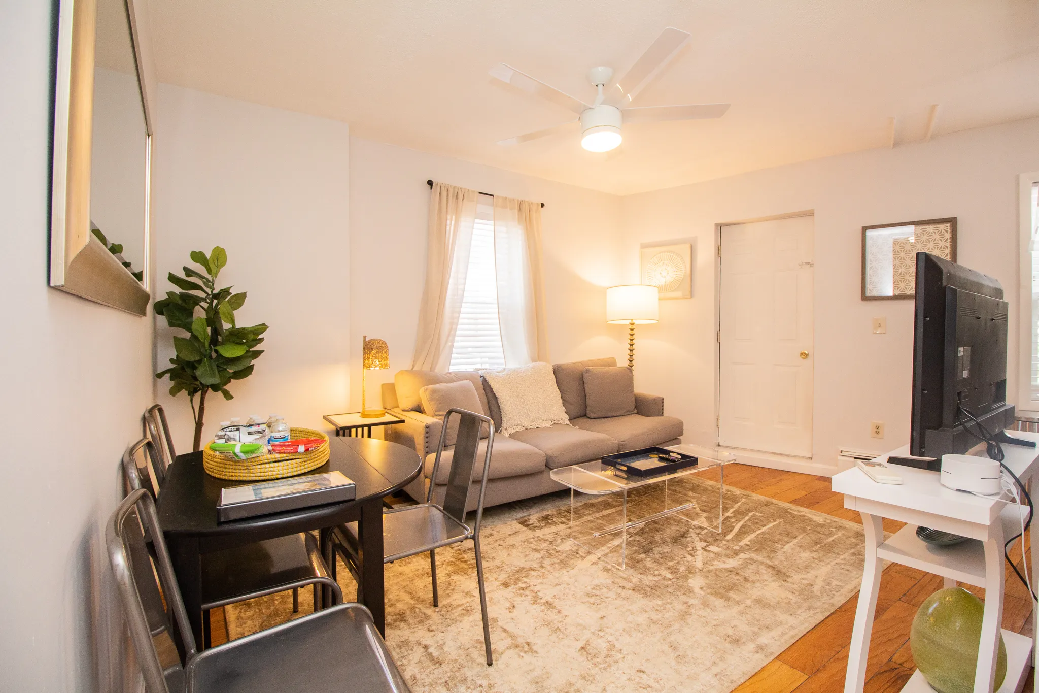 2 bed, 1 bath apartment for rent at 1004 Tremont St Unit 1, Roxbury