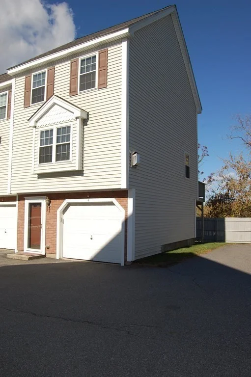 2 bed, 1 bath apartment for rent at 1005 Middlesex Unit 4, Lowell — photo 3 of 26