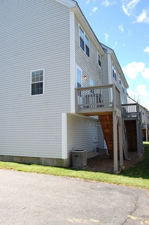 2 bed, 1 bath apartment for rent at 1005 Middlesex Unit 4, Lowell — photo 4 of 26