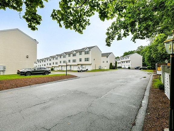 2 bed, 3 bath apartment for rent at 1005 Trapelo Rd Unit 4, North Waltham — photo 23 of 23