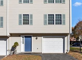 2 bed, 3 bath apartment for rent at 1005 Trapelo Rd Unit 4, North Waltham — photo 3 of 23