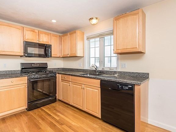 2 bed, 3 bath apartment for rent at 1005 Trapelo Rd Unit 4, North Waltham — photo 4 of 23