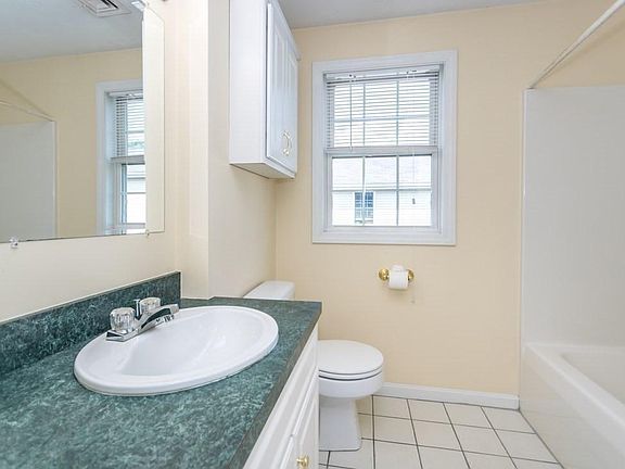 2 bed, 3 bath apartment for rent at 1005 Trapelo Rd Unit 4, North Waltham — photo 14 of 23
