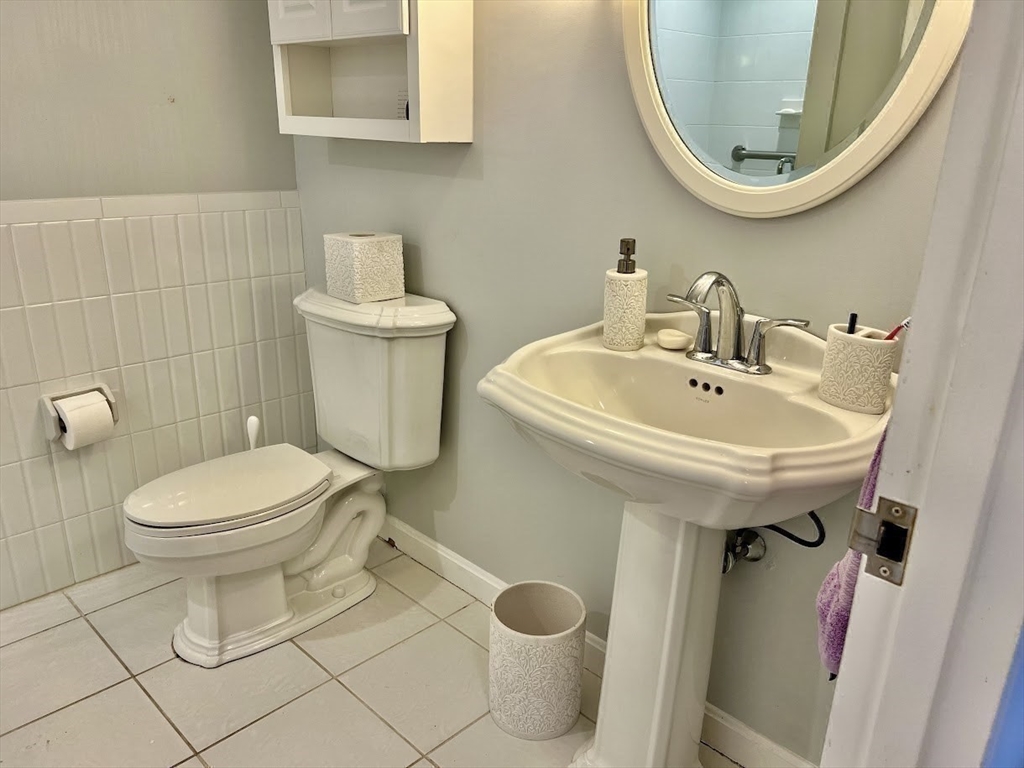 2 bed, 2 bath apartment for rent at 1006 Paradise Rd Unit 1-N, Swampscott — photo 20 of 33