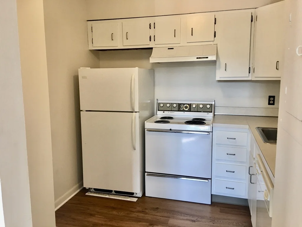 1 bed, 1 bath apartment for rent at 1006 Paradise Rd Unit 2-A, Swampscott — photo 16 of 33
