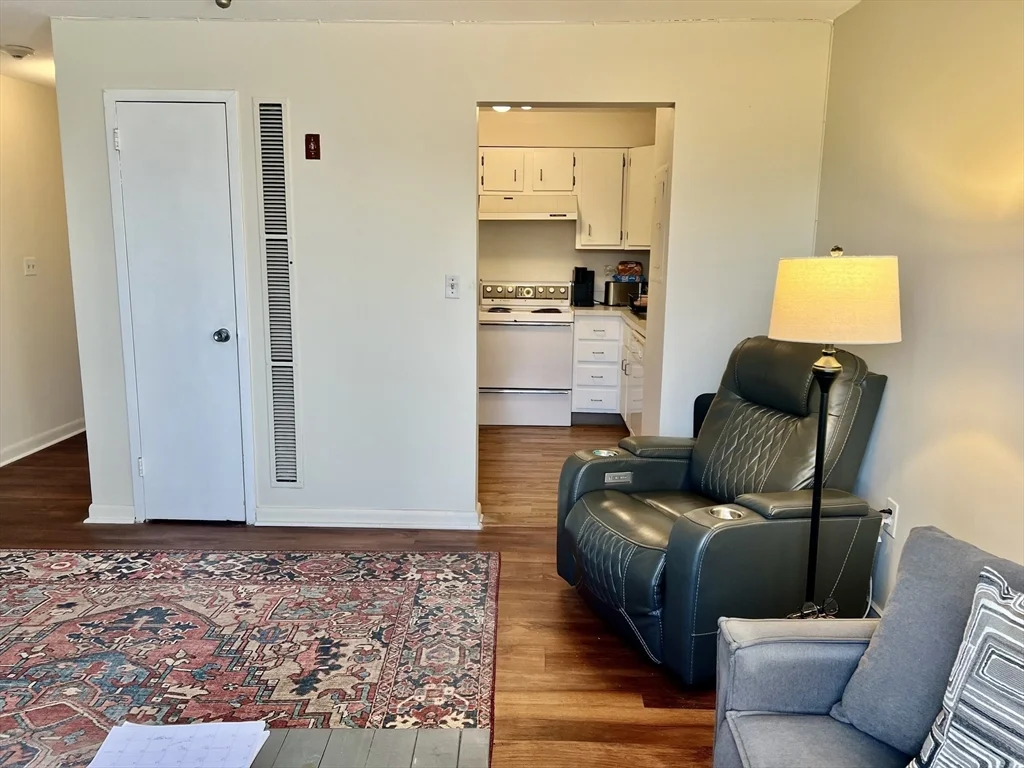 1 bed, 1 bath apartment for rent at 1006 Paradise Rd Unit 2-A, Swampscott — photo 25 of 33