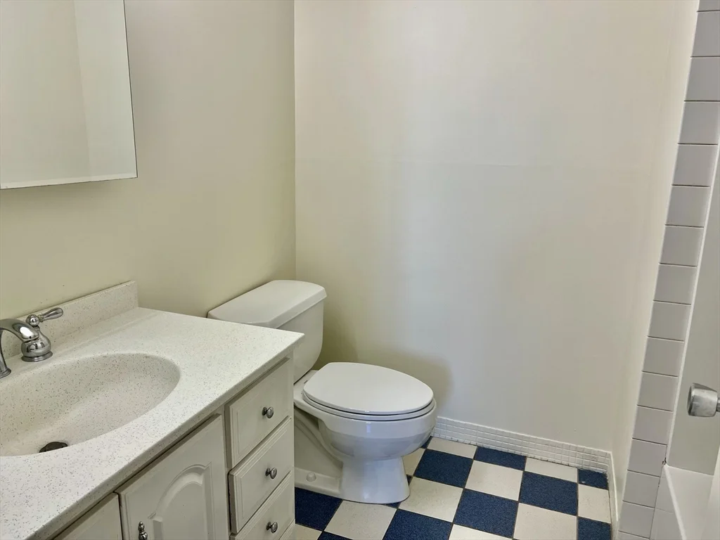 2 bed, 2 bath apartment for rent at 1006 Paradise Rd Unit 2P, Swampscott — photo 28 of 35