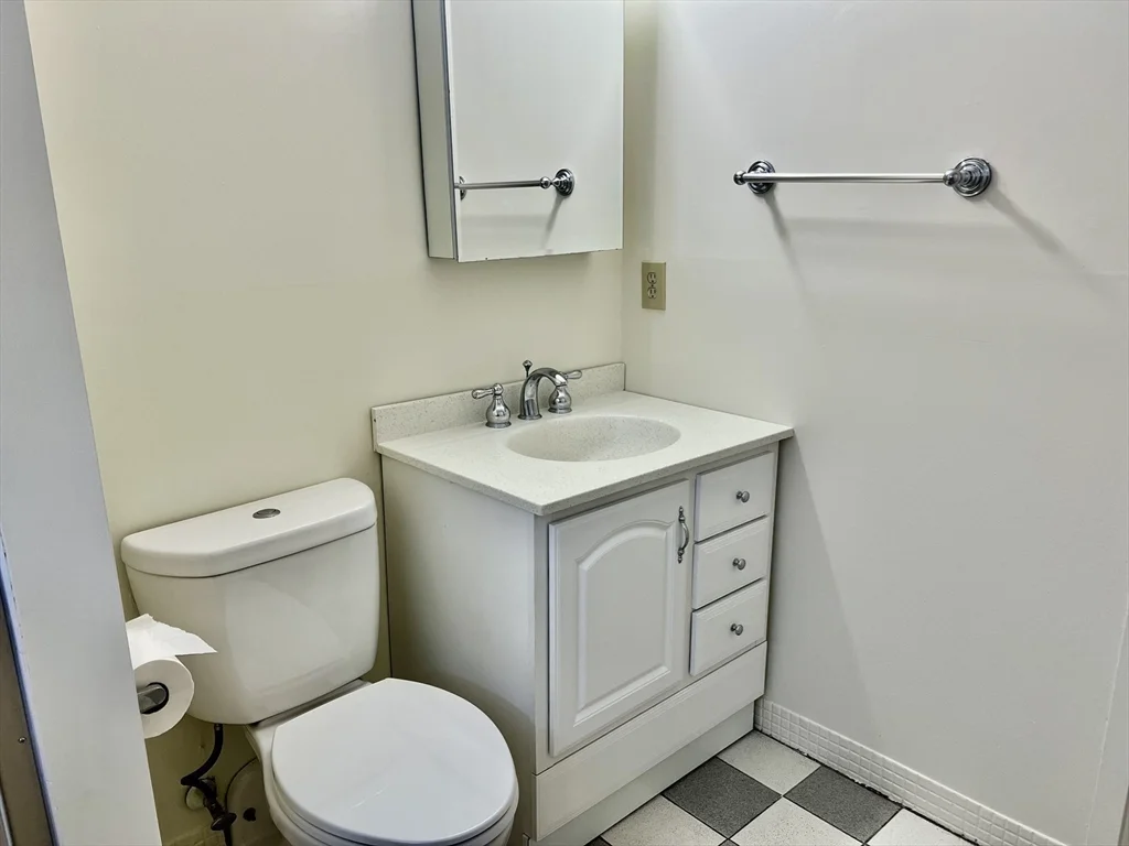 2 bed, 2 bath apartment for rent at 1006 Paradise Rd Unit 2P, Swampscott — photo 25 of 35