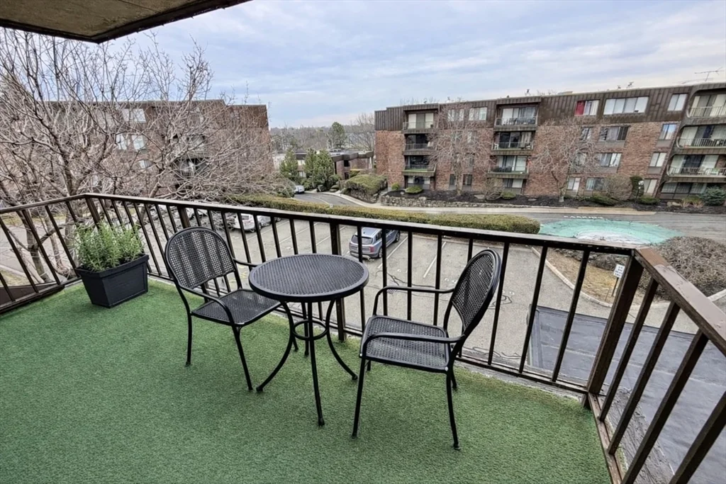 2 bed, 2 bath apartment for rent at 1006 Paradise Rd Unit 3R, Swampscott — photo 7 of 32