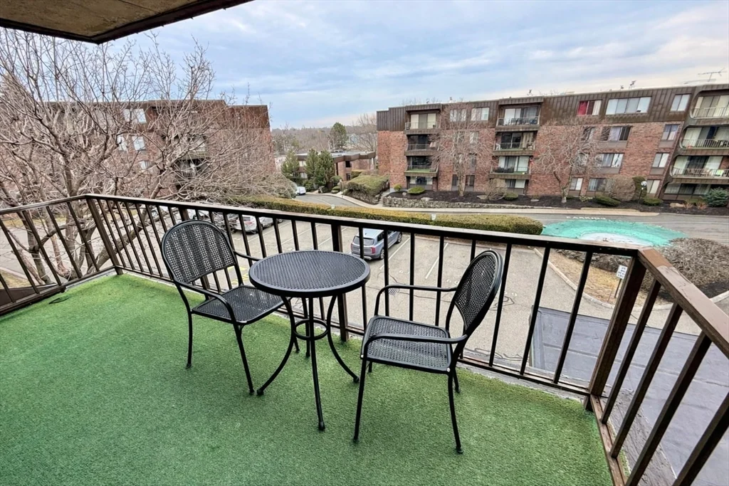 2 bed, 2 bath apartment for rent at 1006 Paradise Rd Unit N-3-R, Swampscott — photo 12 of 35