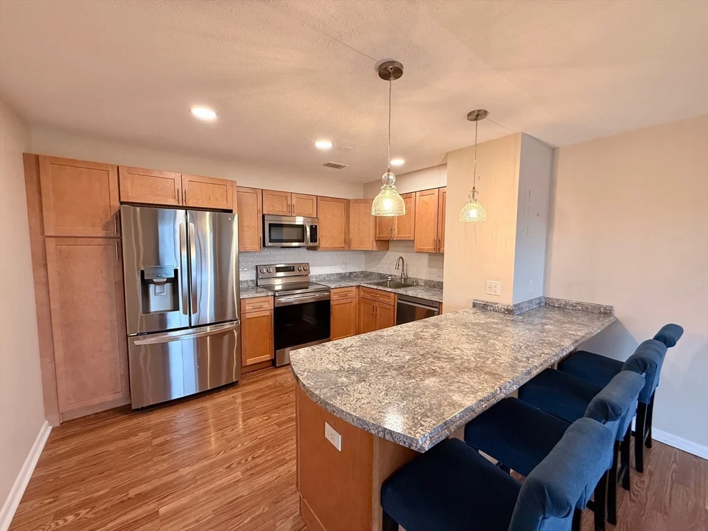 2 bed, 2 bath apartment for rent at 1006 Paradise Rd Unit N-3-R, Swampscott — photo 9 of 35
