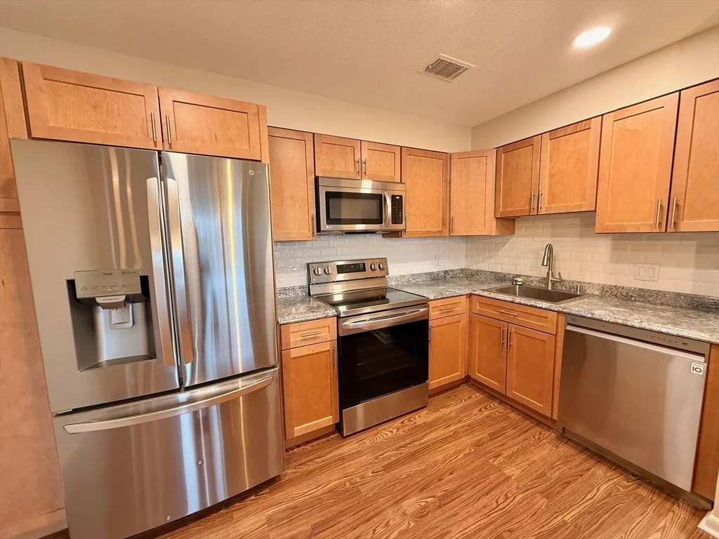 2 bed, 2 bath apartment for rent at 1006 Paradise Rd Unit N-3-R, Swampscott — photo 10 of 35