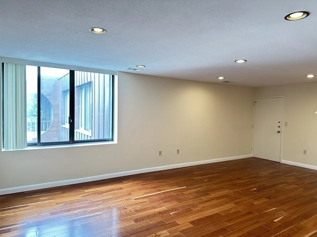 2 bed, 2 bath apartment for rent at 1006 Paradise Rd Unit PH-N, Swampscott — photo 10 of 35