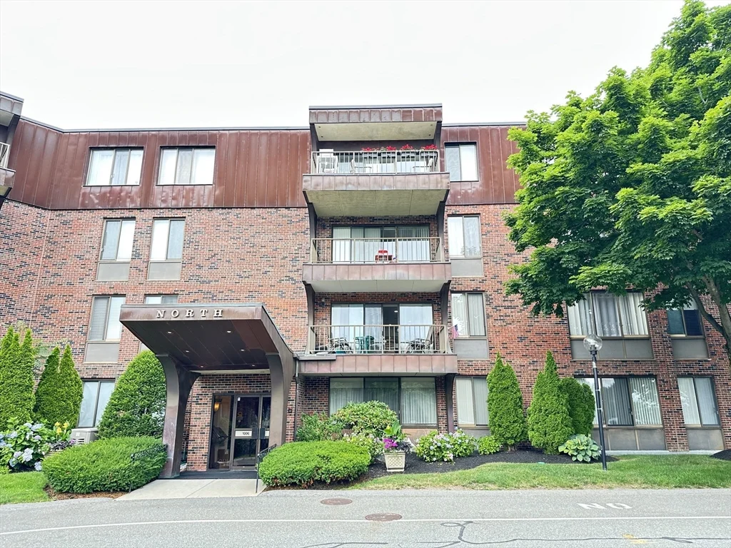2 bed, 2 bath apartment for rent at 1006 Paradise Rd Unit PH-N, Swampscott