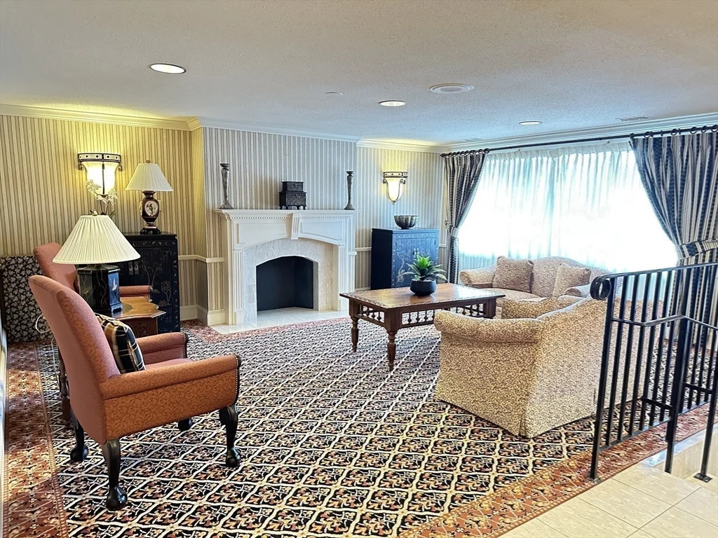 2 bed, 2 bath apartment for rent at 1006 Paradise Rd Unit PH-N, Swampscott — photo 4 of 35