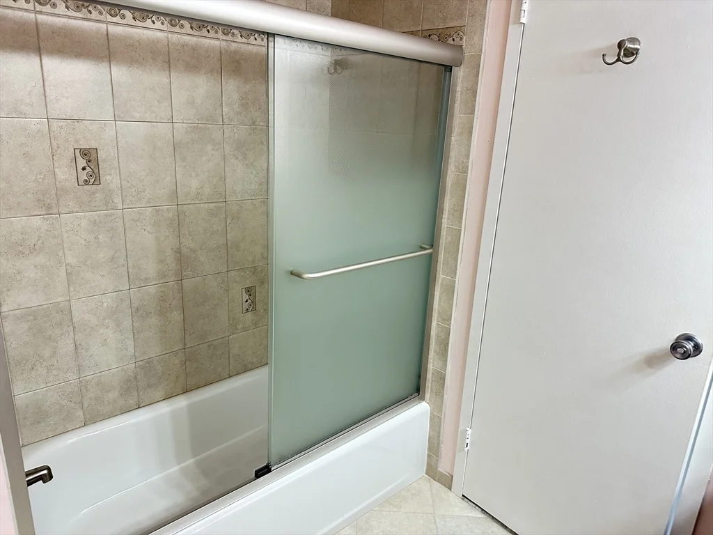 2 bed, 2 bath apartment for rent at 1006 Paradise Rd Unit PH-N, Swampscott — photo 20 of 35