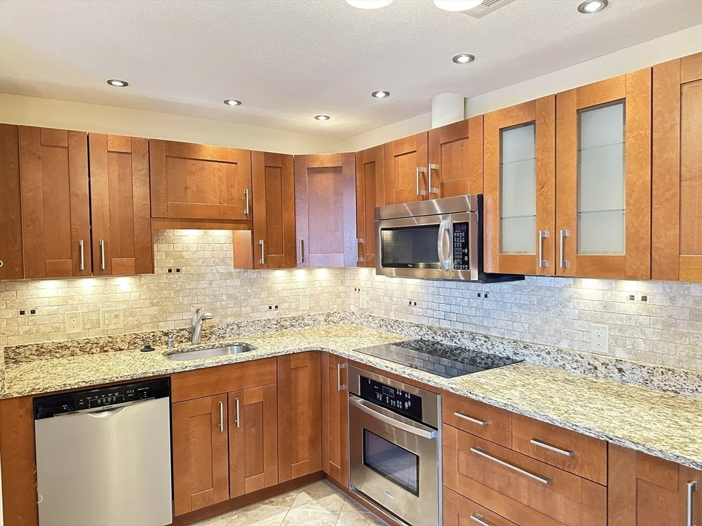 2 bed, 2 bath apartment for rent at 1006 Paradise Rd Unit PH-N, Swampscott — photo 8 of 35