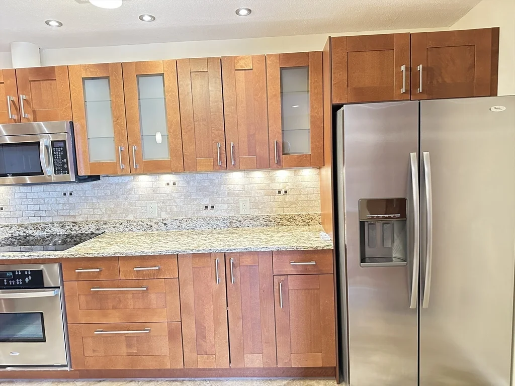 2 bed, 2 bath apartment for rent at 1006 Paradise Rd Unit PH-N, Swampscott — photo 6 of 35