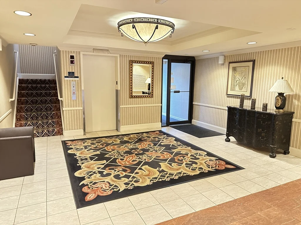 2 bed, 2 bath apartment for rent at 1006 Paradise Rd Unit PH-N, Swampscott — photo 5 of 35