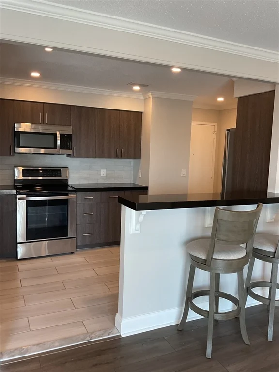 2 bed, 2 bath apartment for rent at 1006 Paradise Rd Unit PH Q, Swampscott — photo 4 of 16