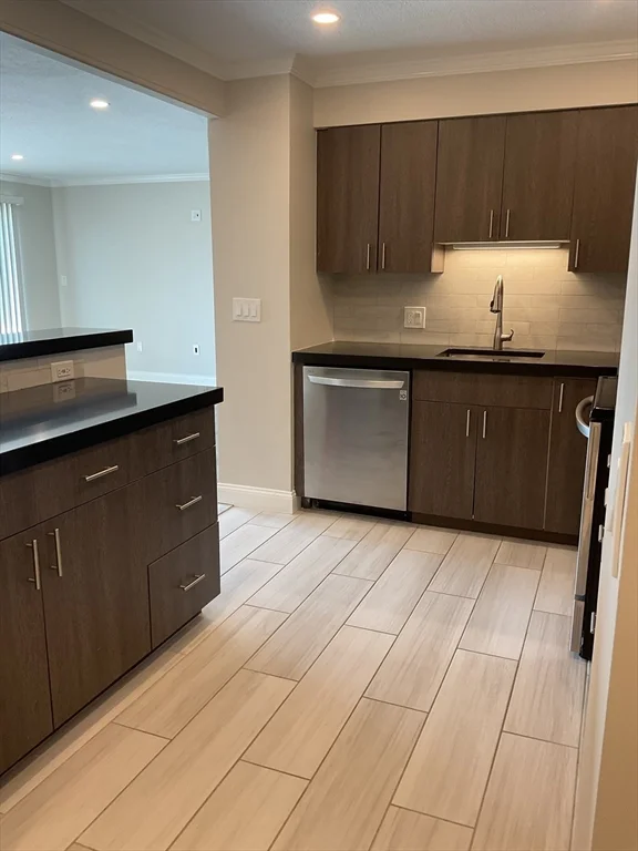 2 bed, 2 bath apartment for rent at 1006 Paradise Rd Unit PH Q, Swampscott — photo 5 of 16
