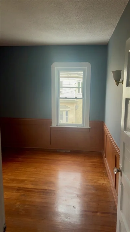 3 bed, 1 bath apartment for rent at 1008-1012 Stafford Rd Unit 2, Fall River — photo 3 of 6