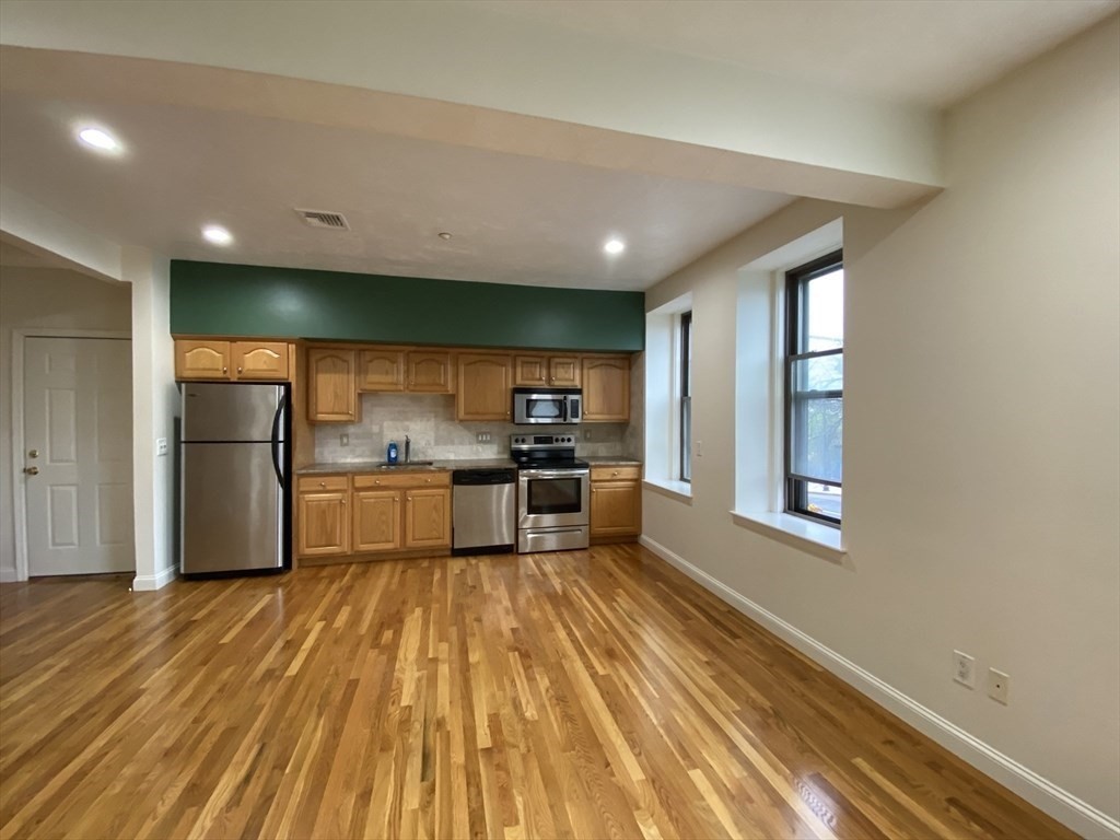 2 bed, 2 bath apartment for rent at 1008 Bennington Unit 3A, East Boston — photo 3 of 10