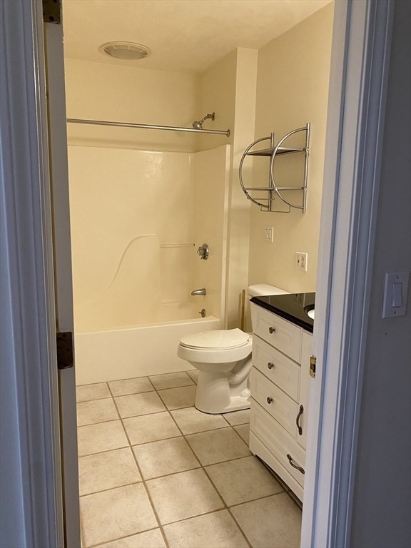 2 bed, 2 bath apartment for rent at 1008 Bennington Unit 3A, East Boston — photo 9 of 10