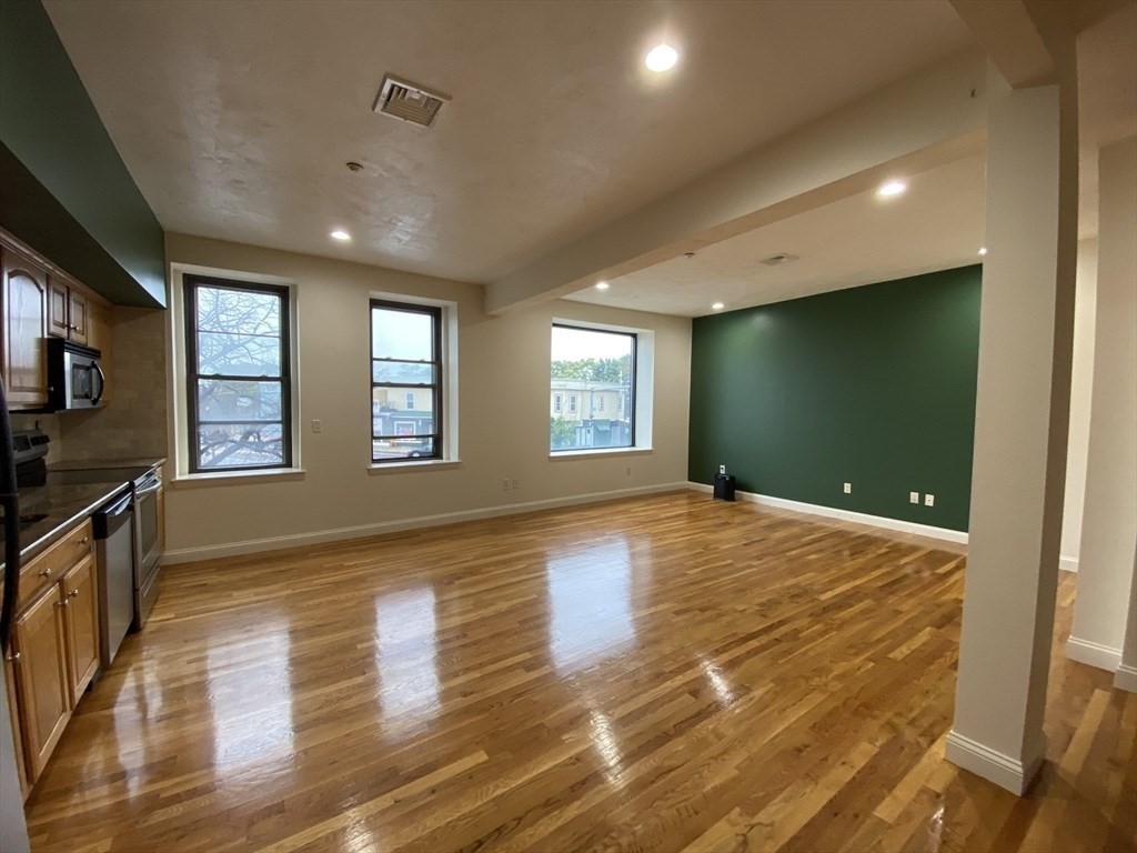 2 bed, 2 bath apartment for rent at 1008 Bennington Unit 3A, East Boston — photo 2 of 10