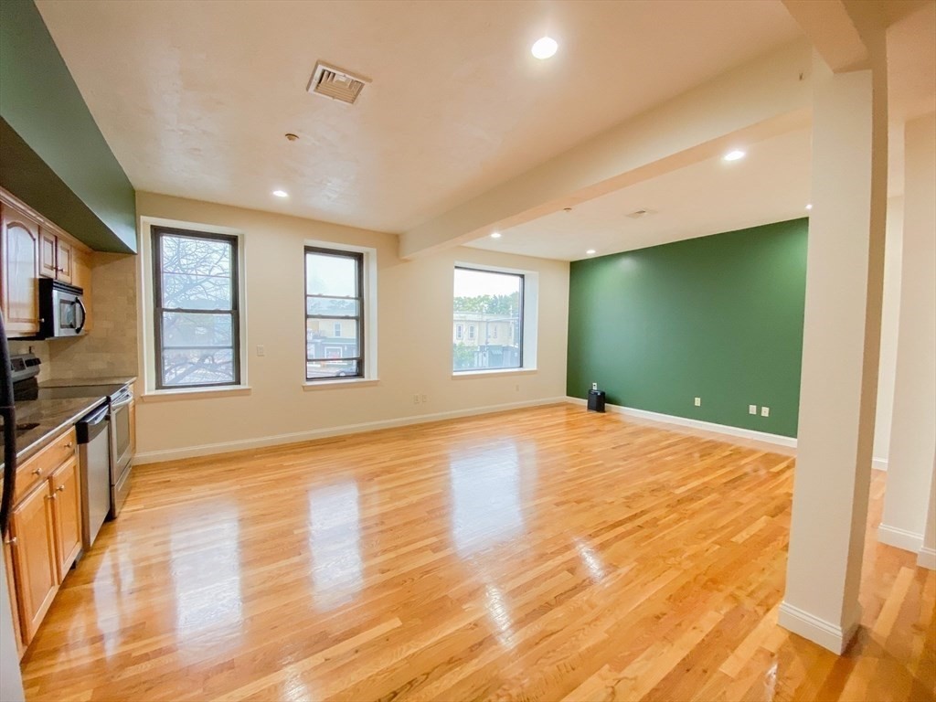 2 bed, 2 bath apartment for rent at 1008 Bennington Unit 3A, East Boston — photo 1 of 10
