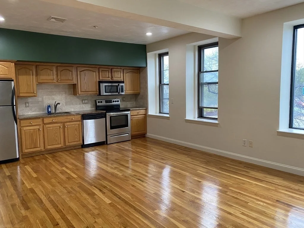2 bed, 2 bath apartment for rent at 1008 Bennington Unit 4A, East Boston — photo 3 of 9
