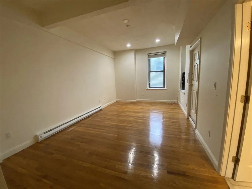 2 bed, 2 bath apartment for rent at 1008 Bennington Unit 4A, East Boston — photo 6 of 9