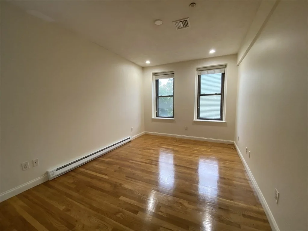 2 bed, 2 bath apartment for rent at 1008 Bennington Unit 4A, East Boston — photo 4 of 9