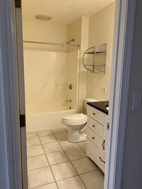 2 bed, 2 bath apartment for rent at 1008 Bennington Unit 4A, East Boston — photo 9 of 9