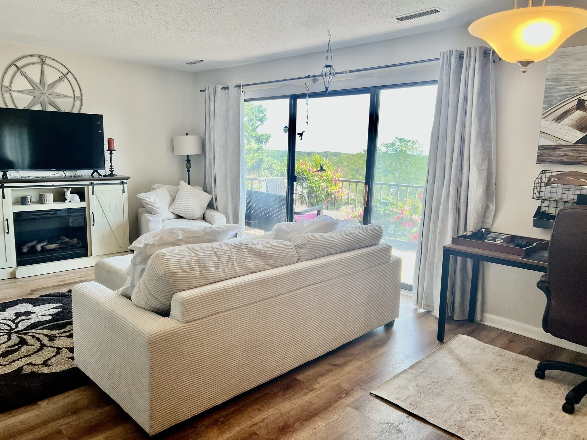 1 bed, 1 bath apartment for rent at 1008 Paradise Rd Unit PhL, Swampscott — photo 16 of 26
