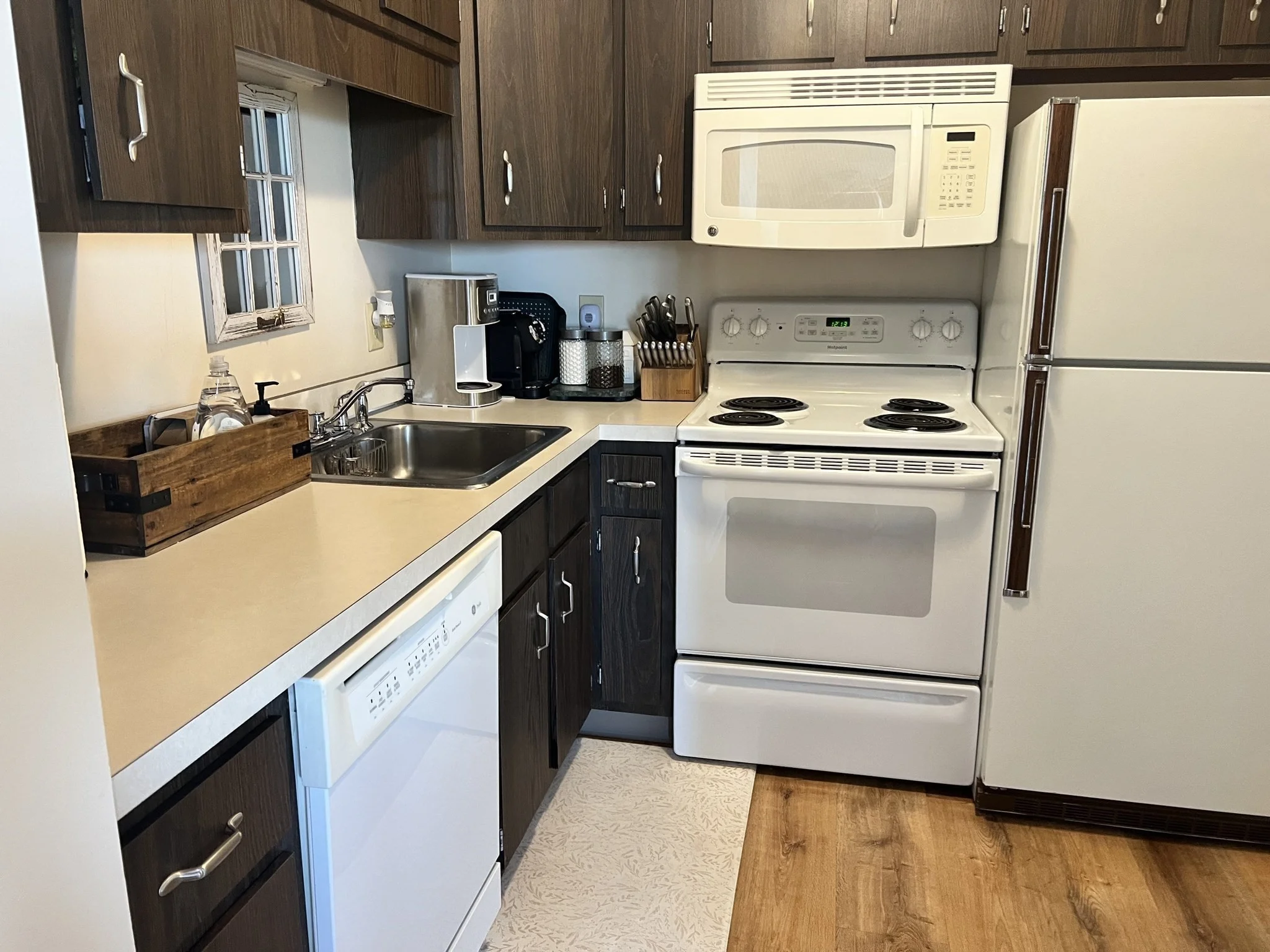 1 bed, 1 bath apartment for rent at 1008 Paradise Rd Unit PhL, Swampscott — photo 17 of 26